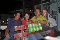 Noitada no acampamento da Reserva Natural de Brownsberg, no Suriname (com o Wilfred, Karen e Rocky)